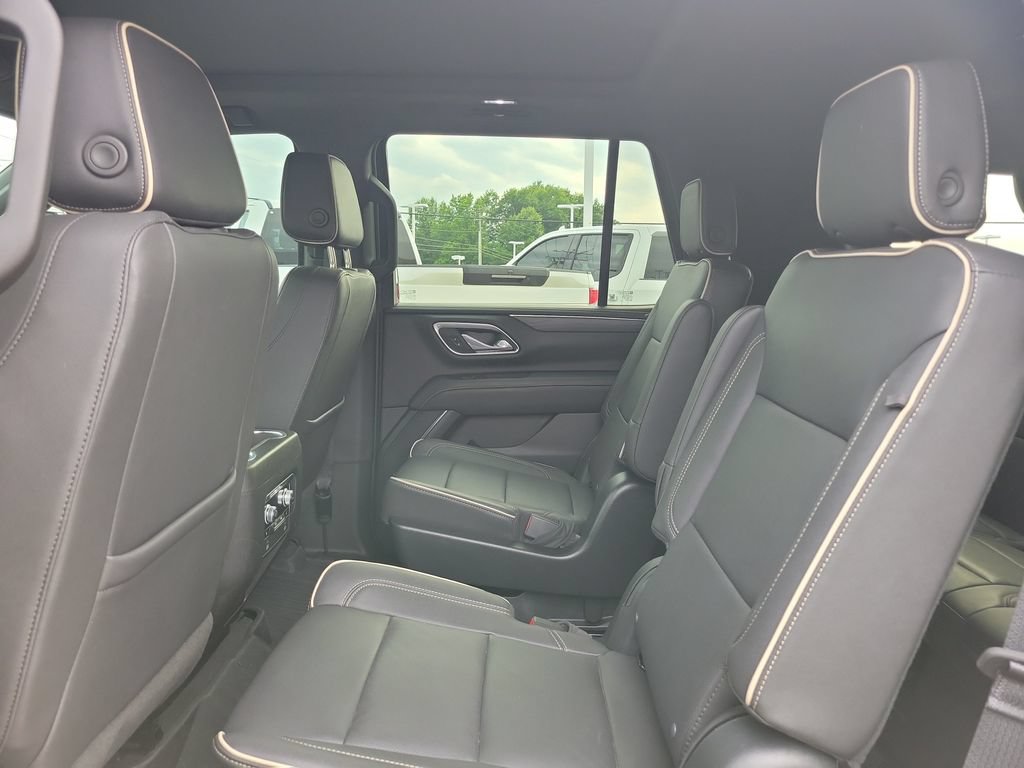 Used 2023 GMC Yukon SLT w/ SLT Premium Package AWD/4WD image 10