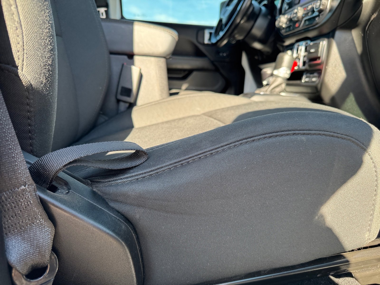 Used 2020 Jeep Wrangler Unlimited Sahara image 29