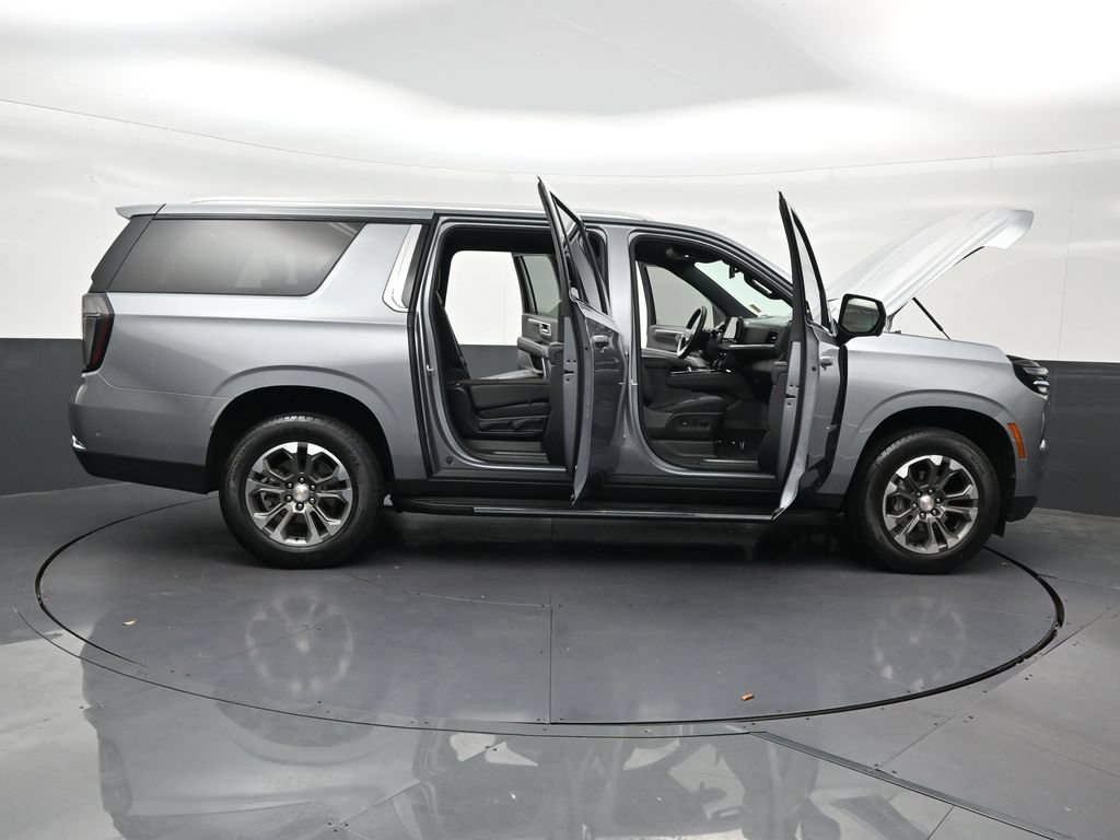Used 2025 Chevrolet Suburban LT w/ Comfort Package RWD image 34
