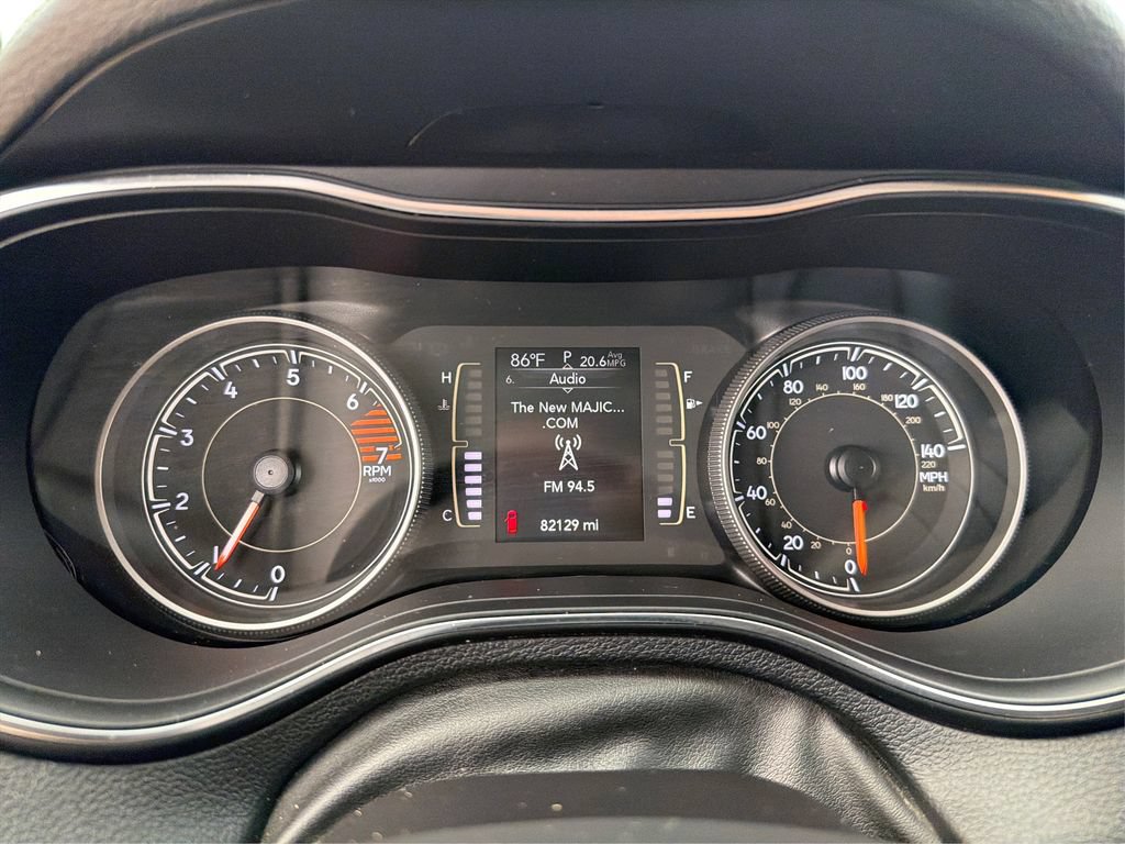 Used 2019 Jeep Cherokee Latitude Plus FWD image 16