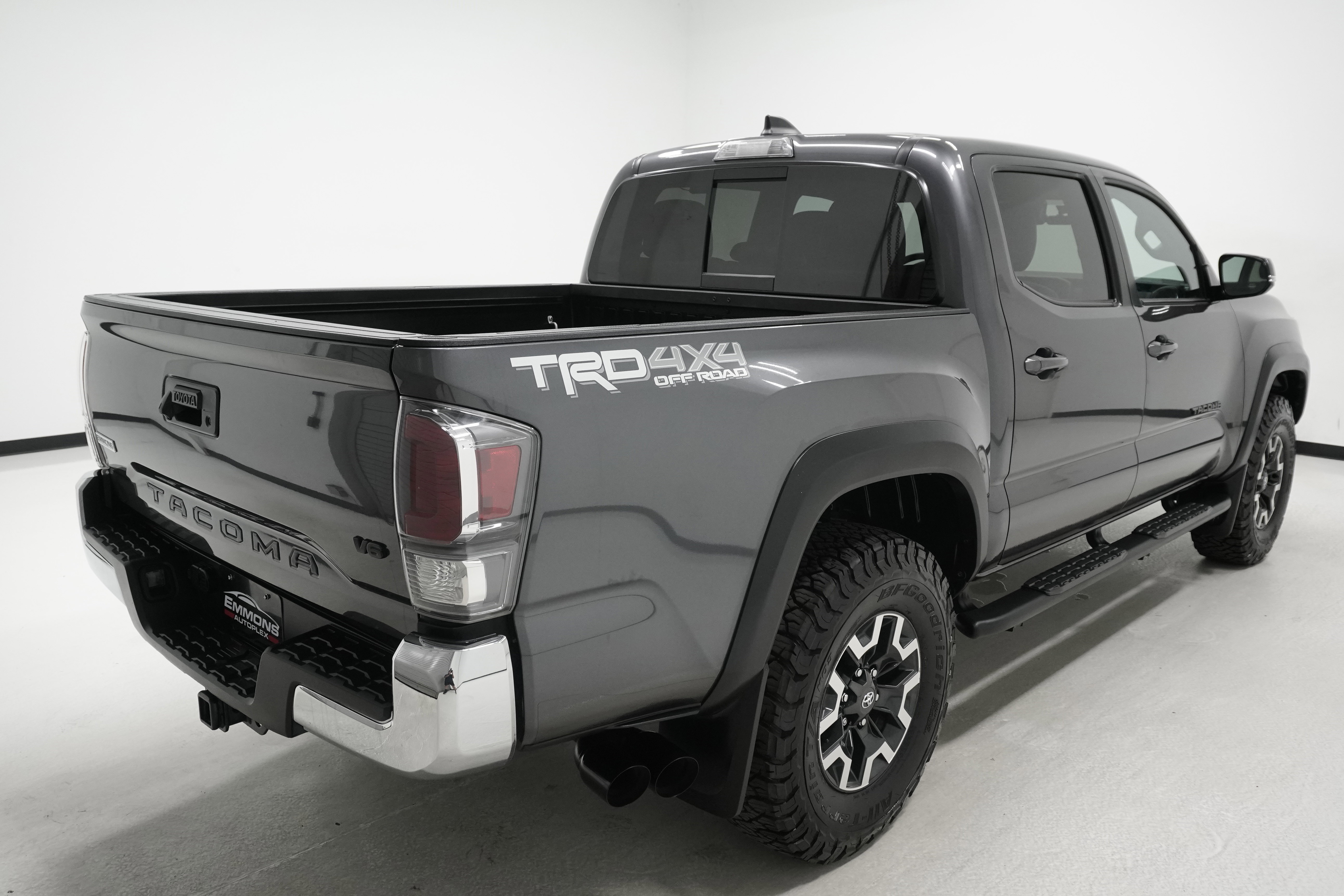 Used 2022 Toyota Tacoma TRD Off-Road image 4