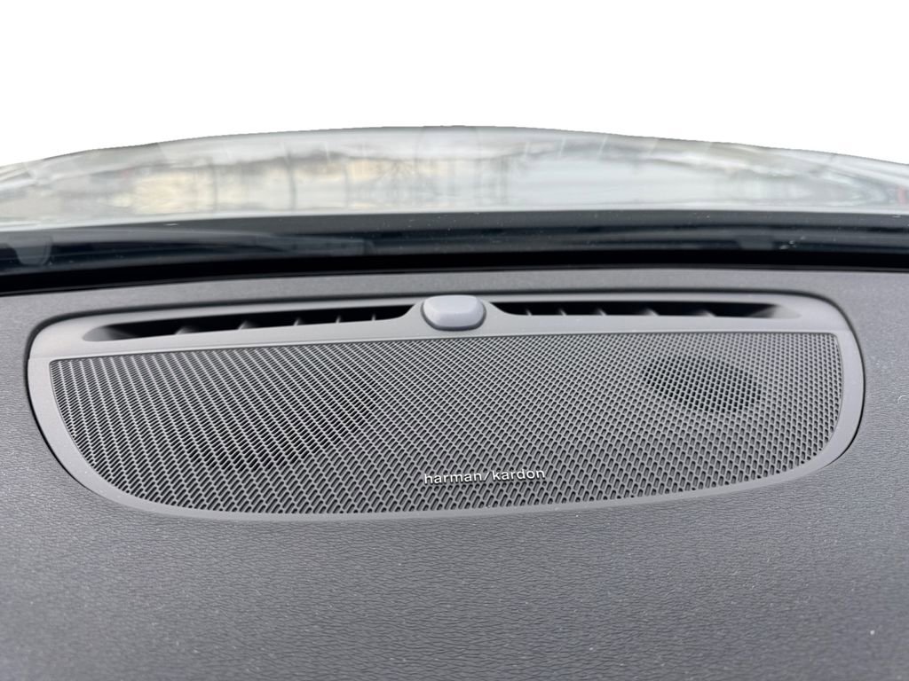 Certified 2025 Volvo V90 B6 Cross Country Plus image 18