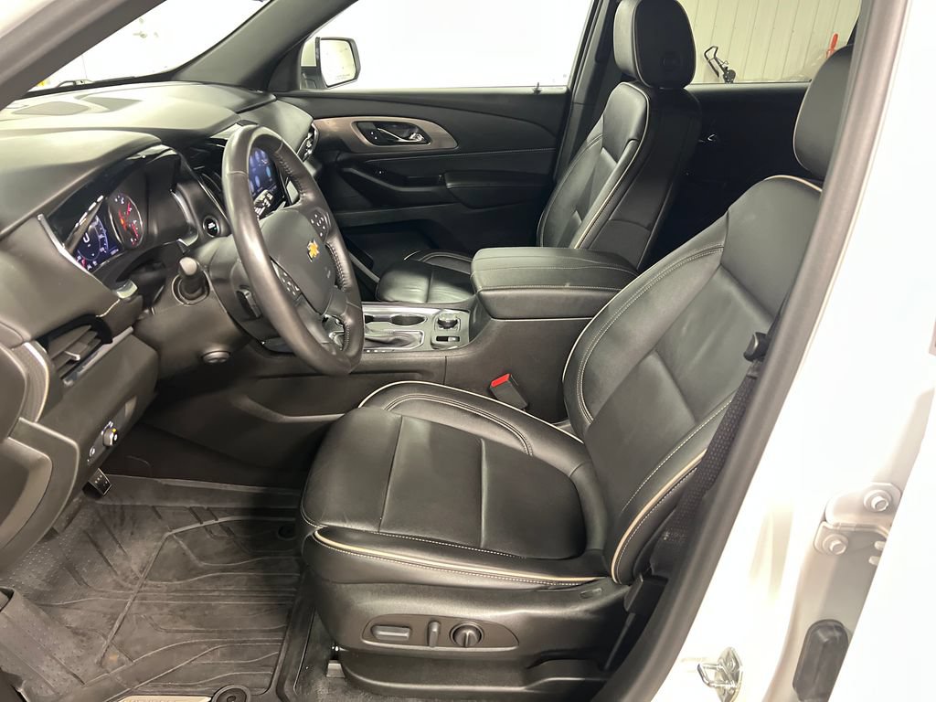 Certified 2022 Chevrolet Traverse Premier w/ LPO, Floor Liner Package AWD/4WD image 13