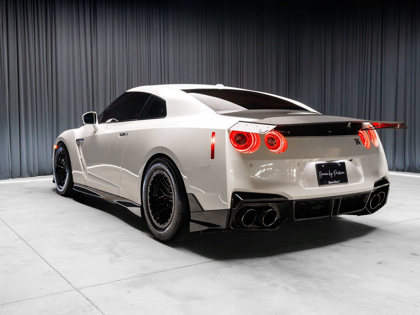 Used 2024 Nissan GT-R Premium w/ Premium Interior Package AWD/4WD image 8