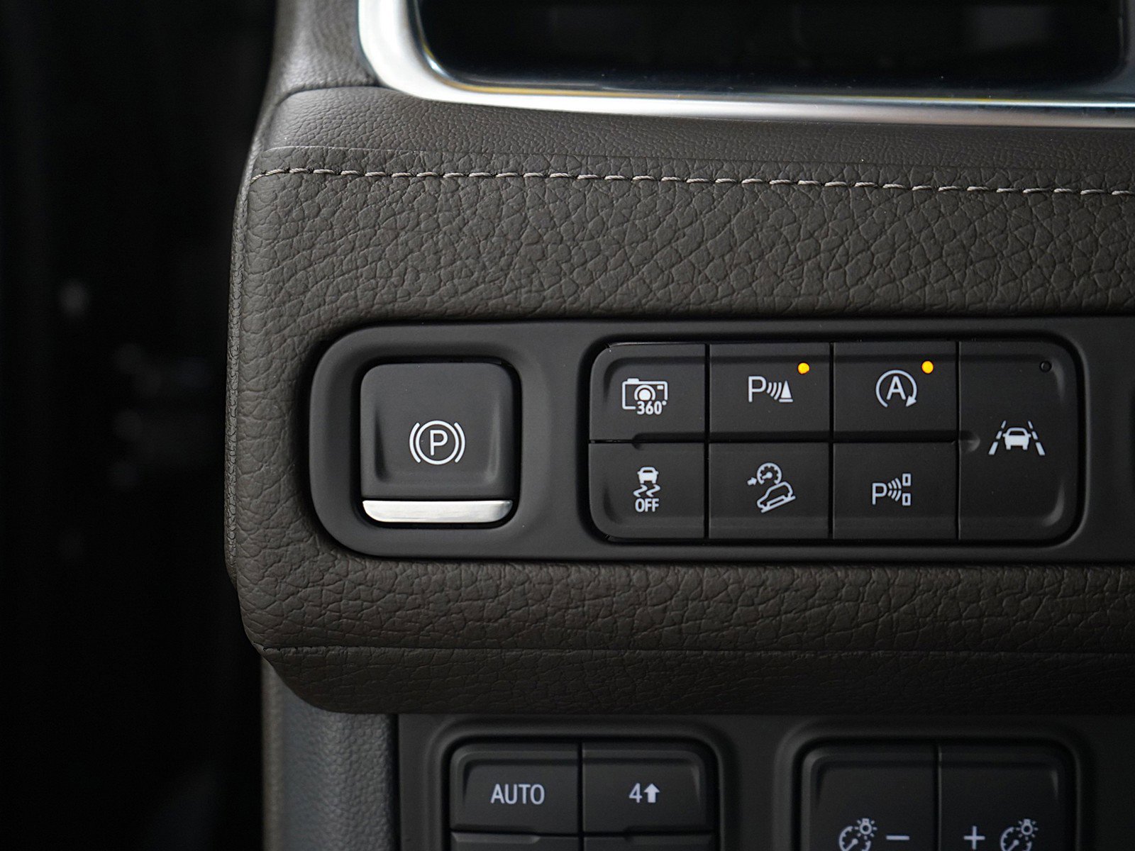 Used 2023 GMC Yukon XL Denali image 31