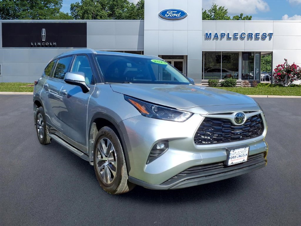Used 2023 Toyota Highlander XLE AWD/4WD image 1