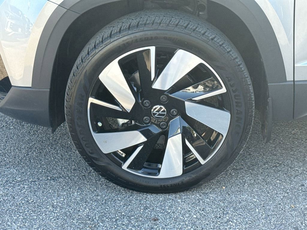 Used 2024 Volkswagen Taos SEL image 11