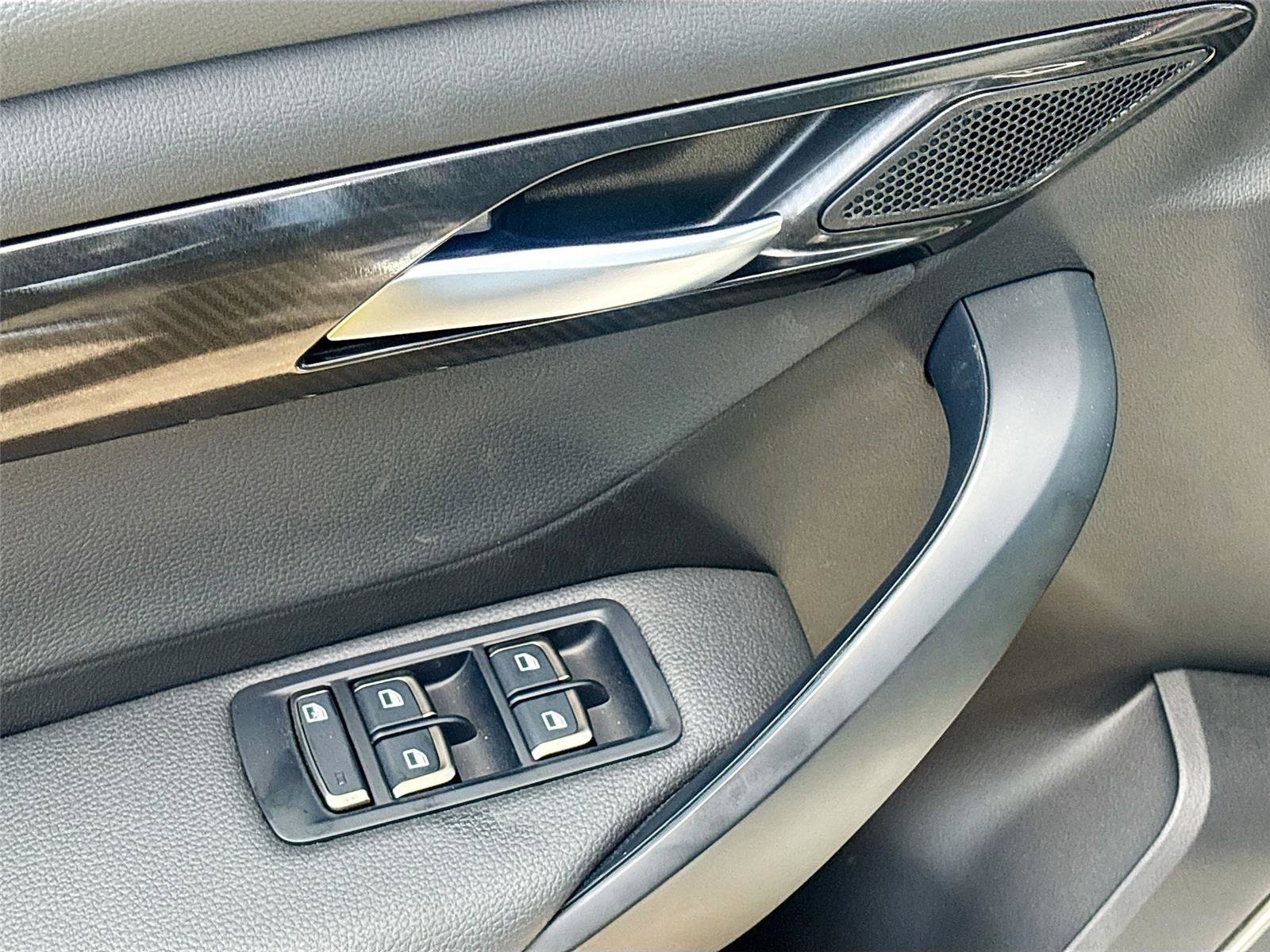 New 2025 VinFast VF 8 Eco image 18