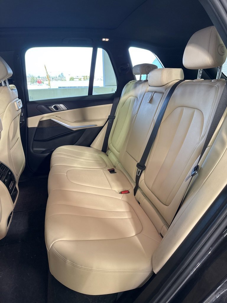 Used 2022 BMW X5 xDrive45e w/ Premium Package image 5