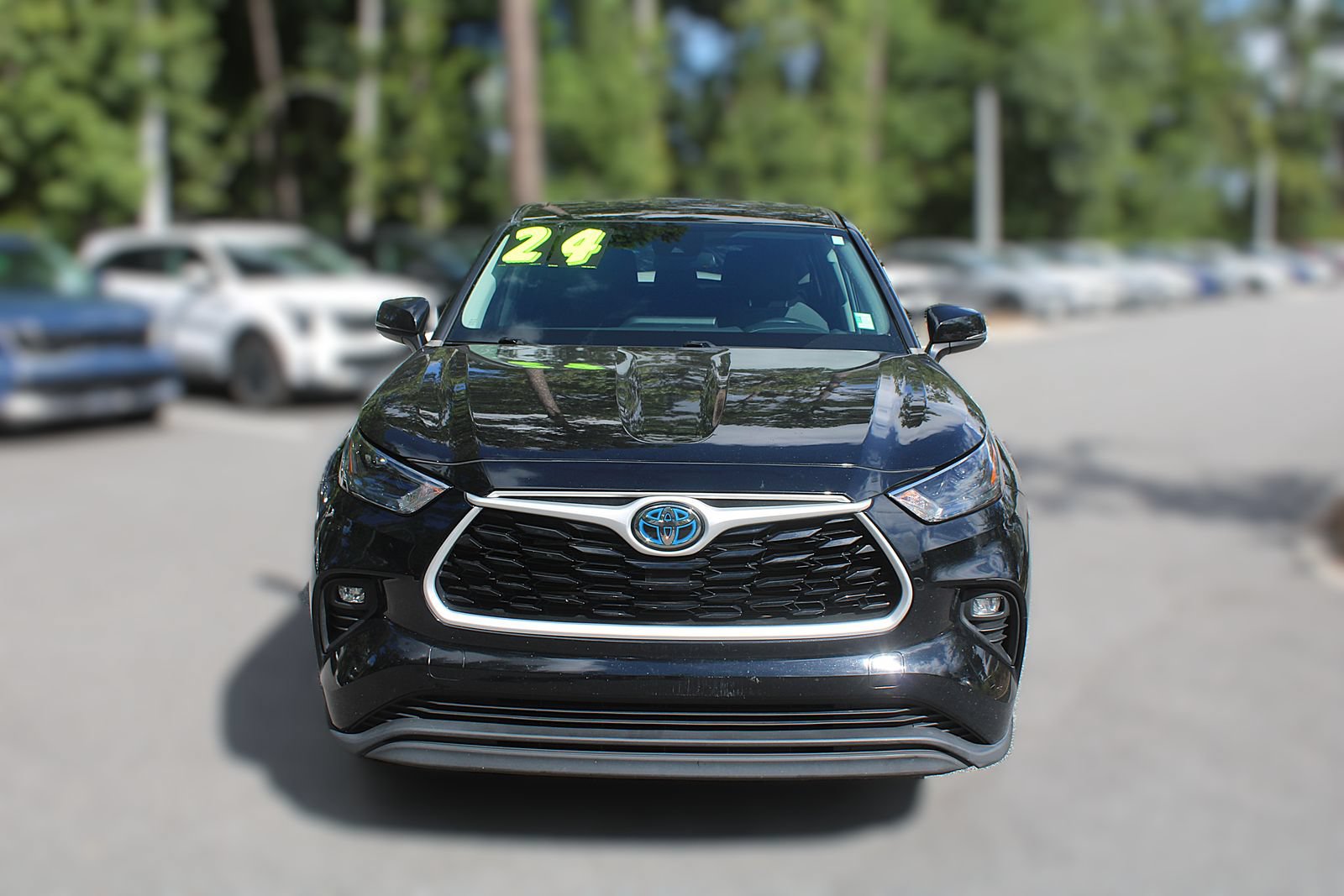 Used 2024 Toyota Highlander LE FWD image 18