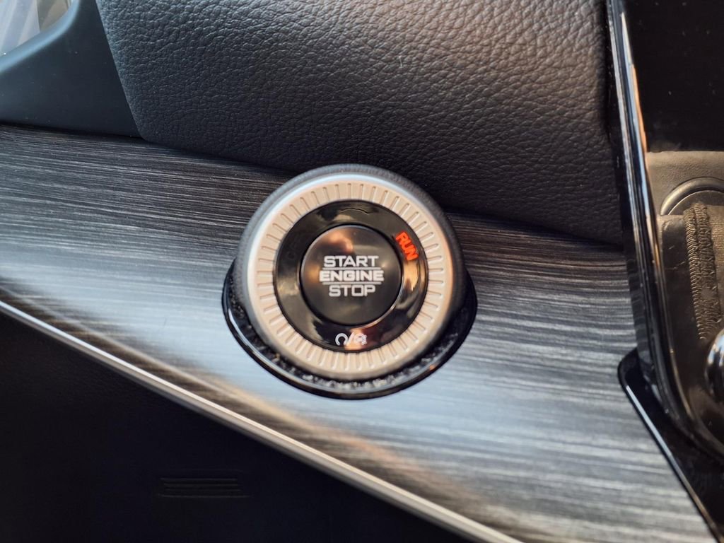 Used 2024 Jeep Wagoneer Series II w/ Flexible Seating Group image 8