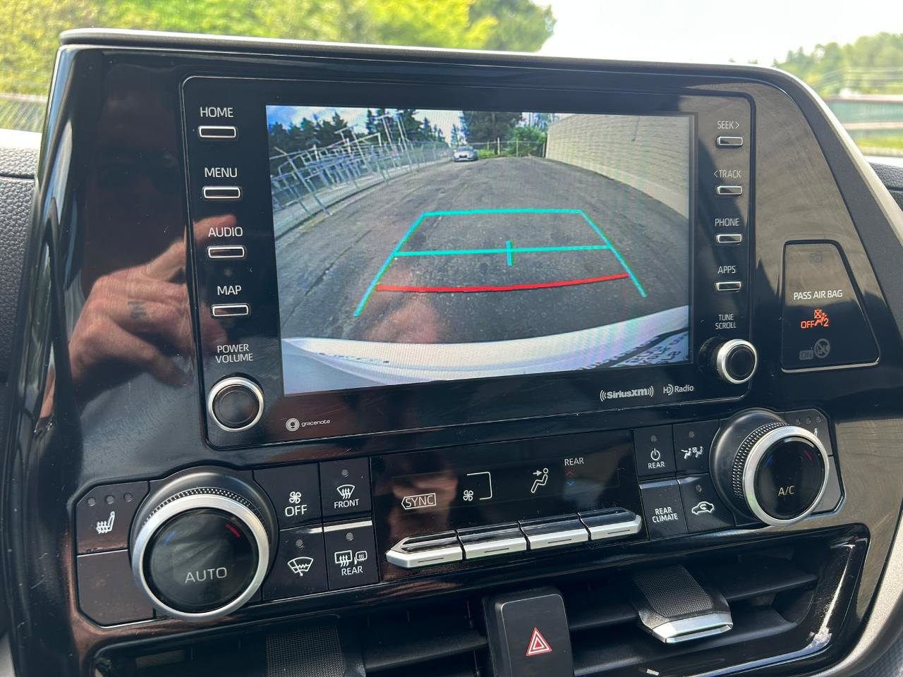 Used 2021 Toyota Highlander XLE image 22