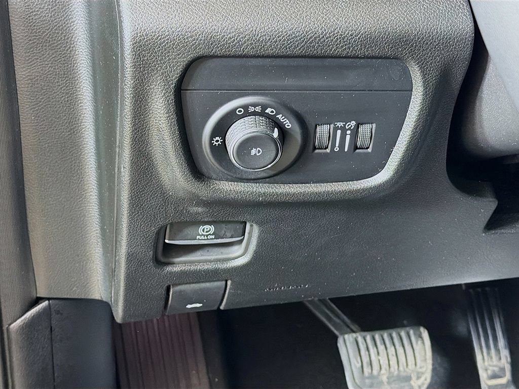 Used 2024 Jeep Grand Cherokee L Limited AWD/4WD image 33