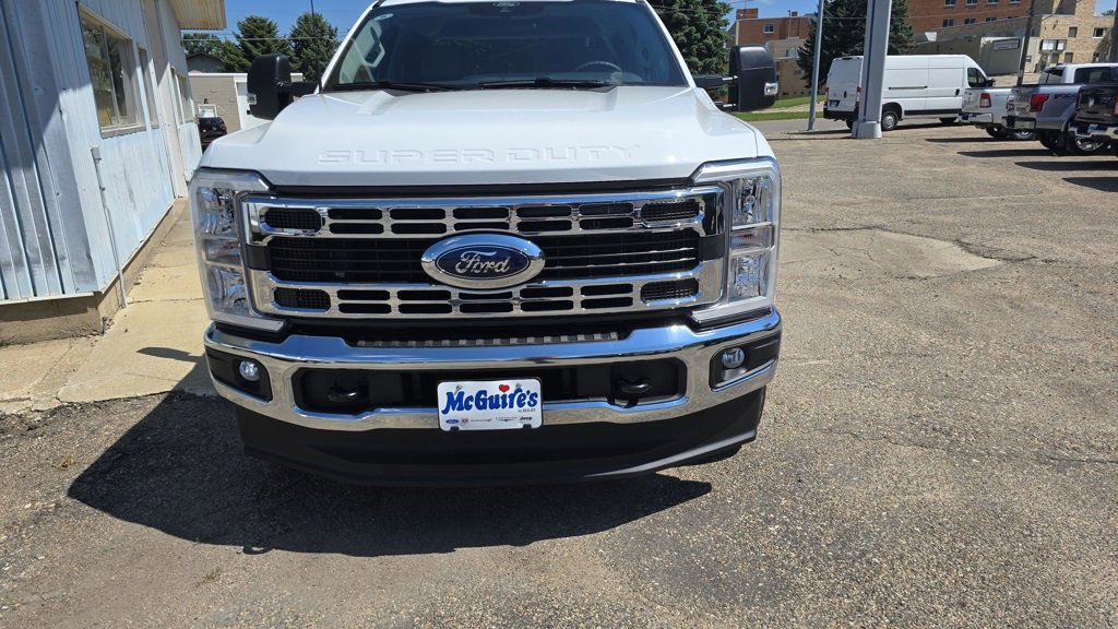 New 2025 Ford F350 XLT image 3