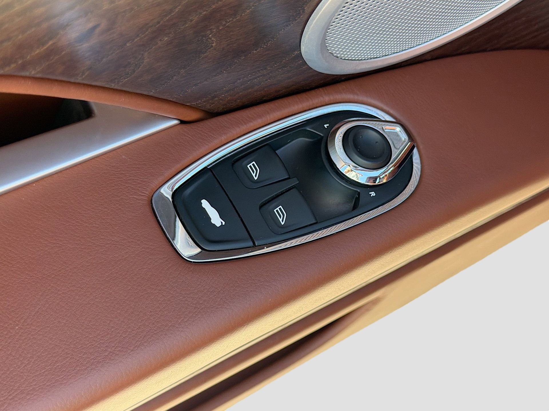 Used 2018 Aston Martin DB11 V12 image 23