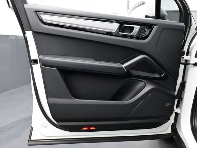 Certified 2022 Porsche Cayenne Platinum Edition image 7