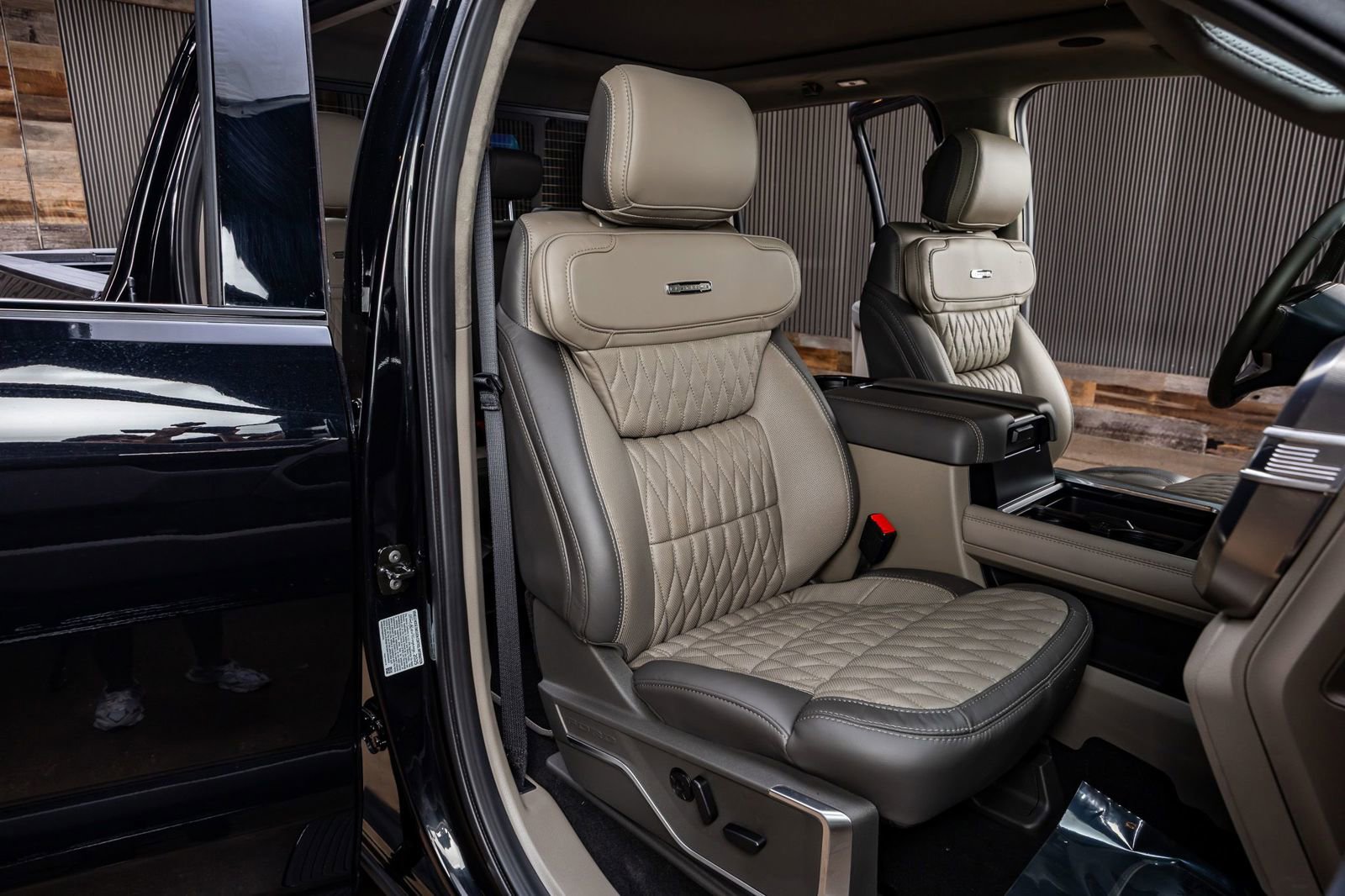 Used 2026 Ford F450 Platinum w/ Platinum Plus Package image 32