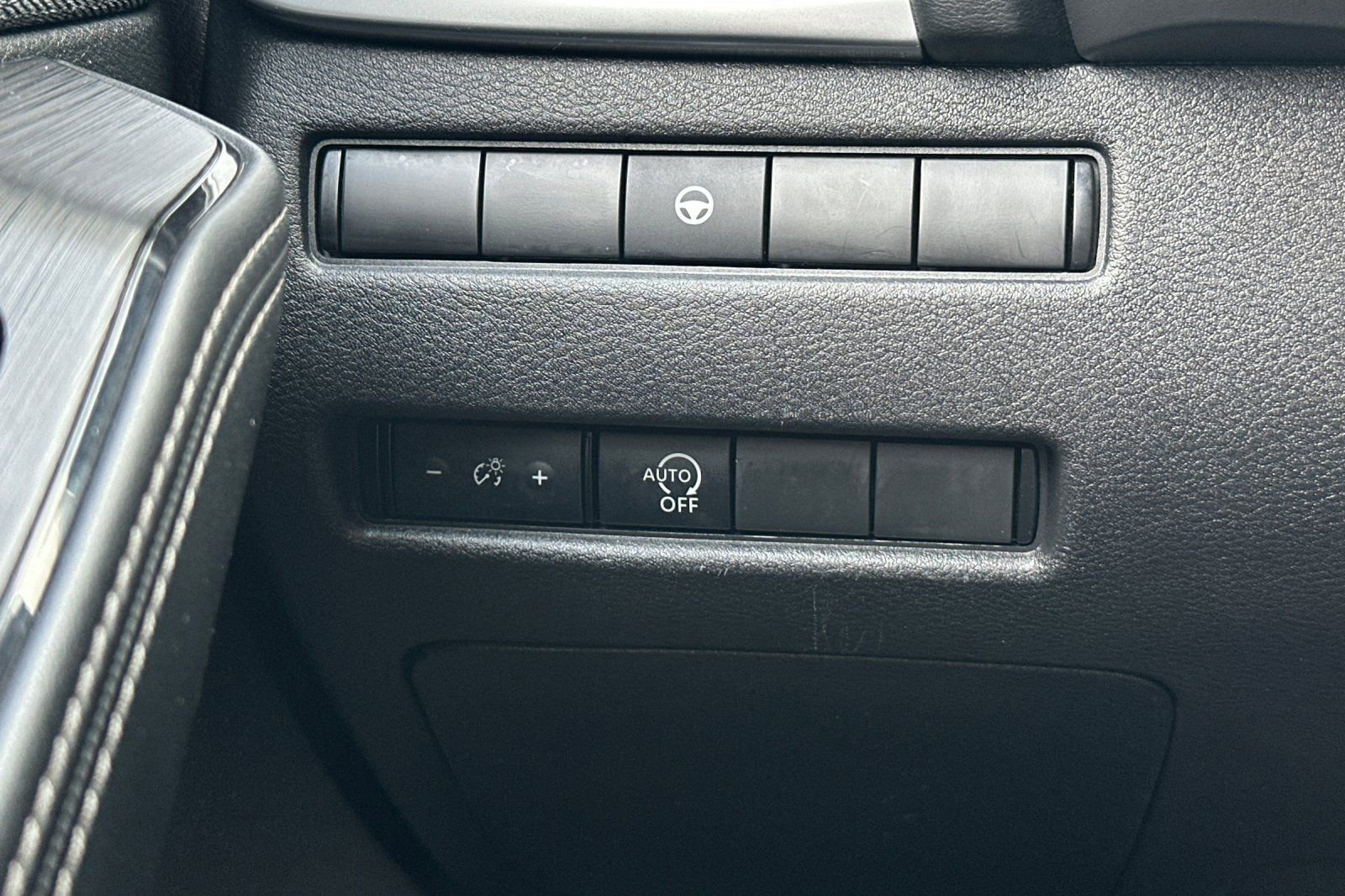 Used 2023 Nissan Rogue SV image 40