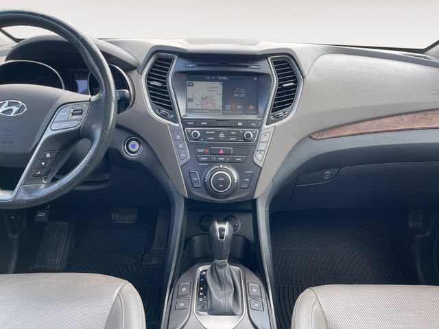 Used 2017 Hyundai Santa Fe AWD image 11