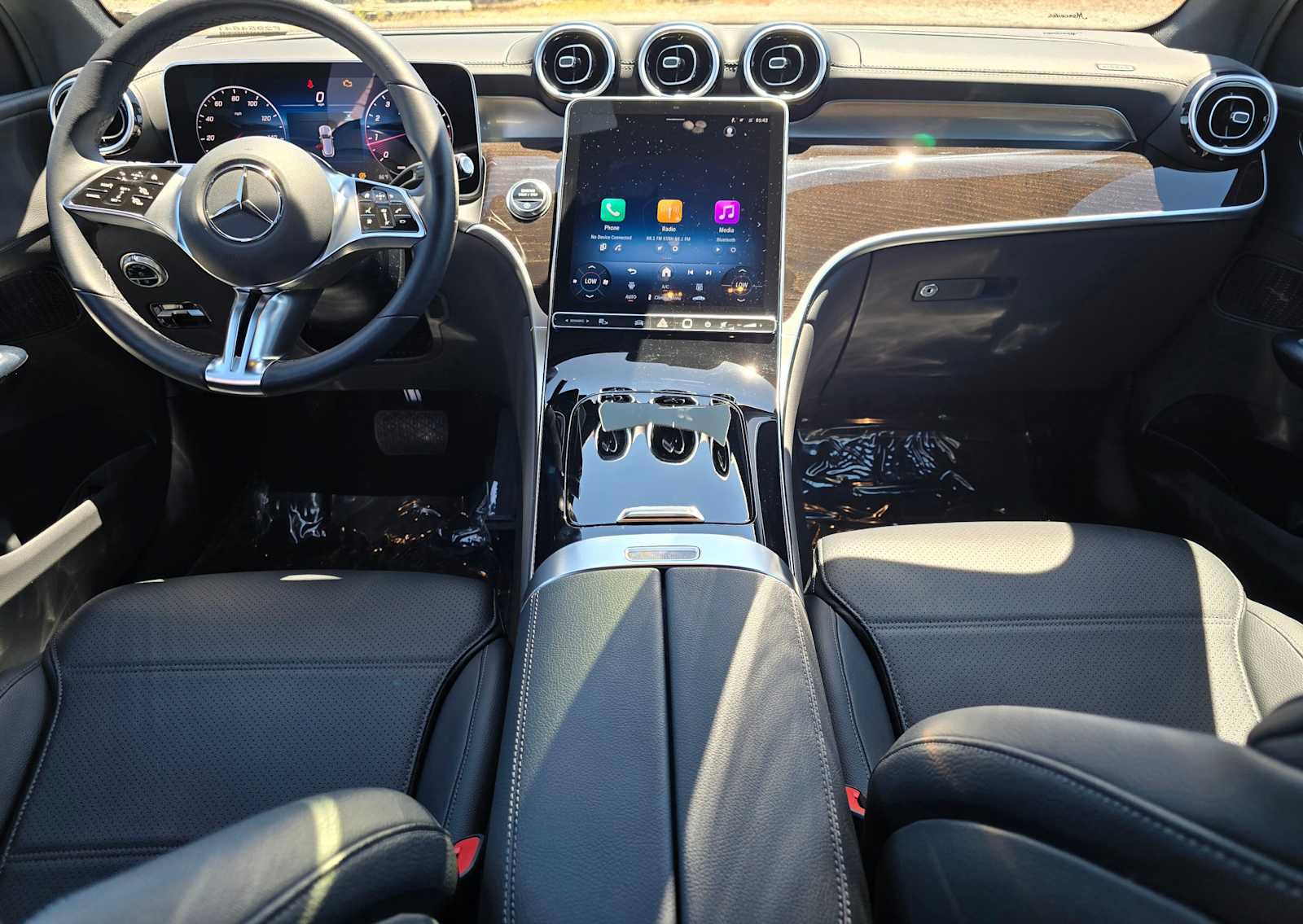 Used 2025 Mercedes-Benz GLC 300 image 18