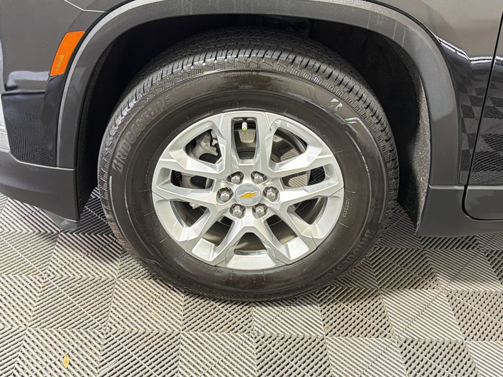 Used 2022 Chevrolet Traverse LS FWD image 10