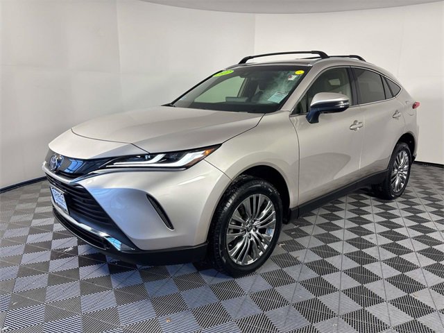 Used 2022 Toyota Venza XLE image 4