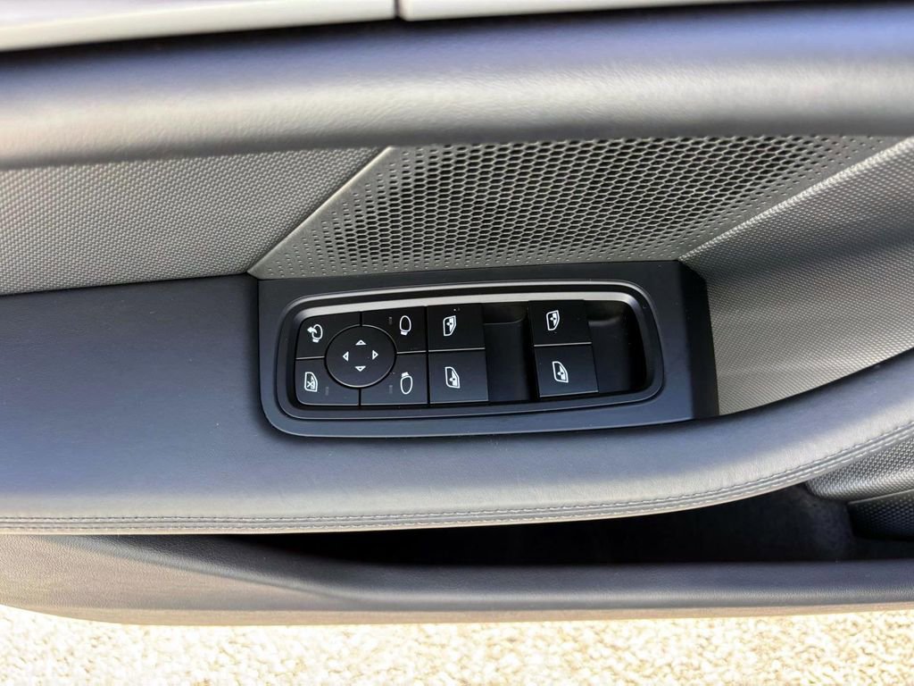 Used 2025 Porsche Taycan image 24