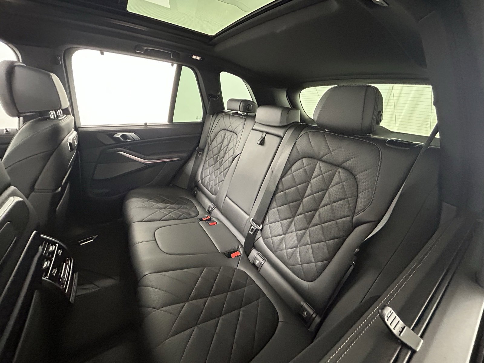 Used 2025 BMW X5 M60i image 32