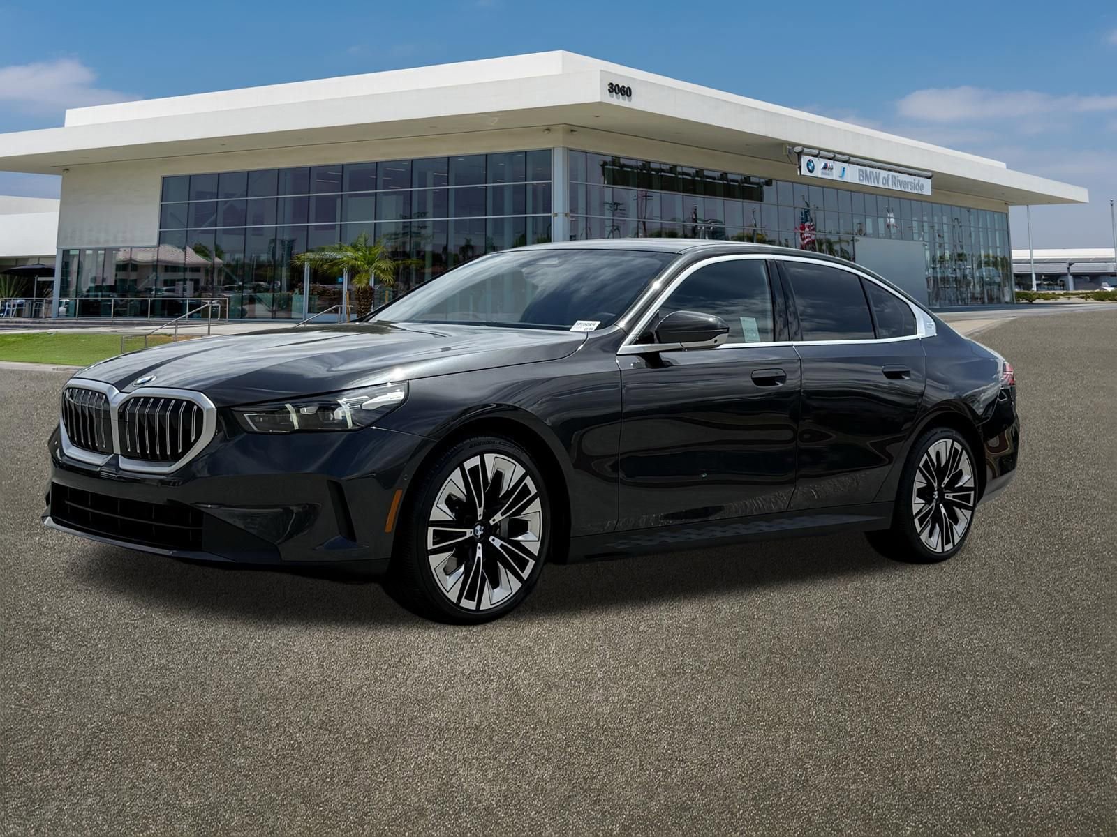 Certified 2024 BMW 530i w/ Premium Package RWD image 4