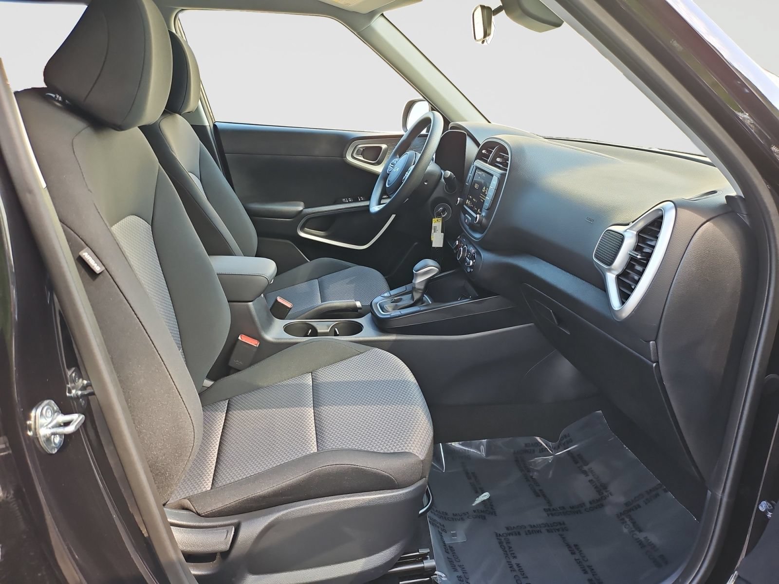 Used 2025 Kia Soul LX FWD image 11