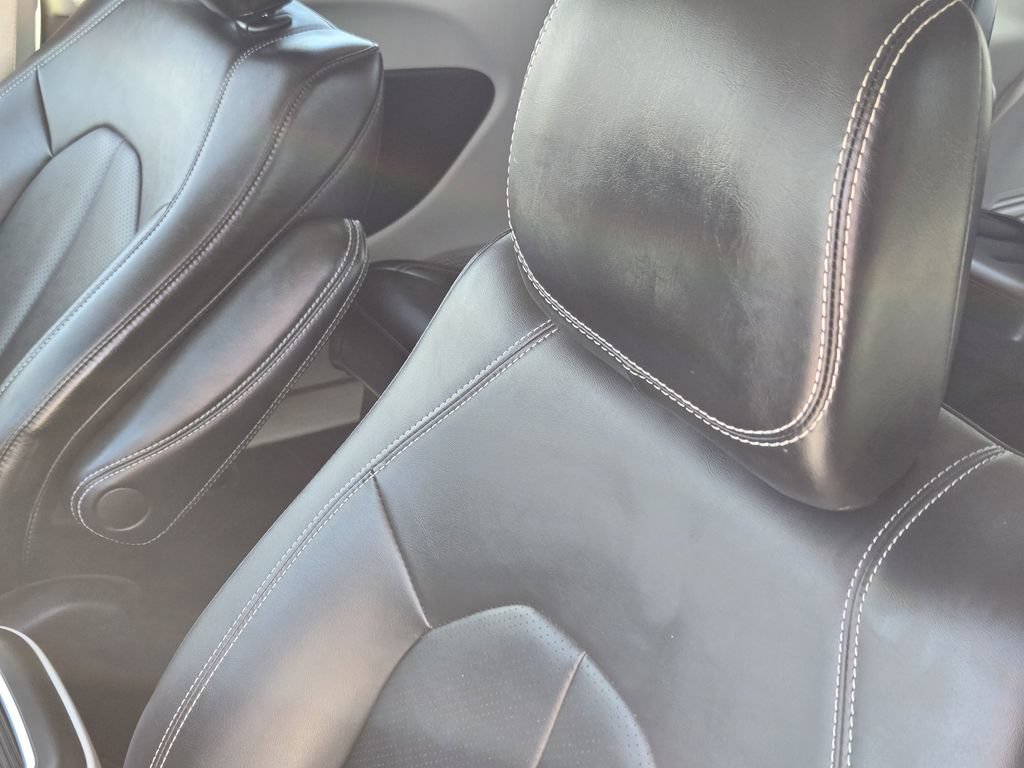 Used 2024 Chrysler Pacifica Touring-L FWD image 20