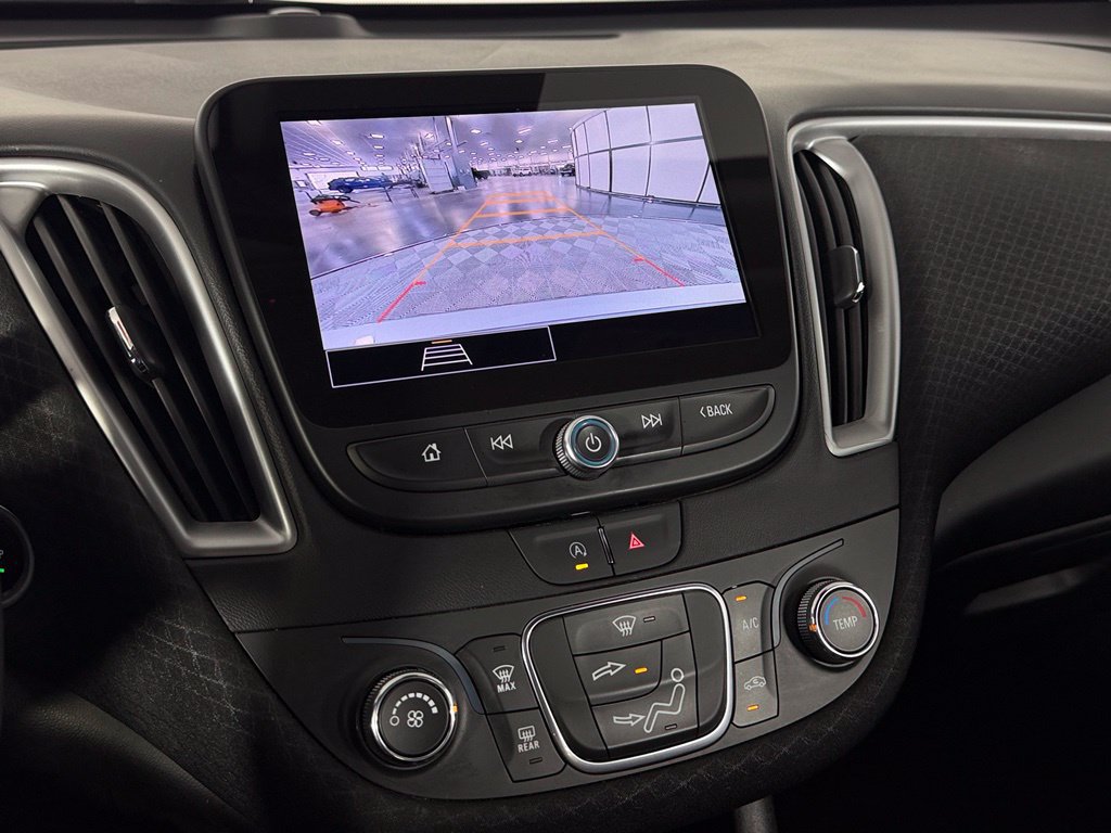 Used 2025 Chevrolet Malibu RS FWD image 17