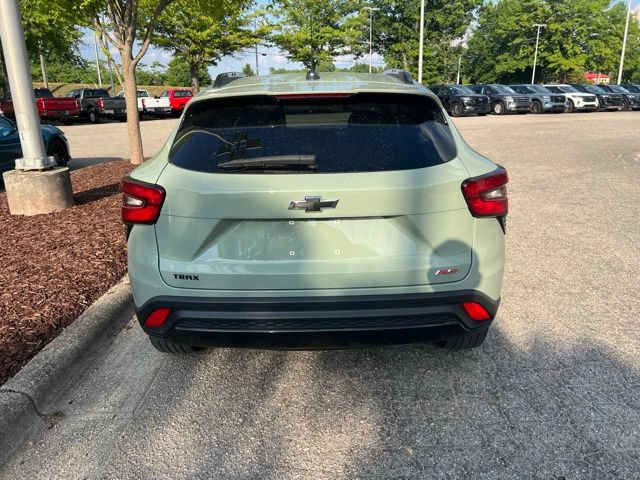 Used 2024 Chevrolet Trax RS w/ Sunroof Package FWD image 4
