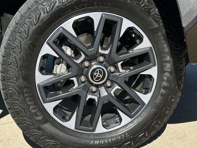 Used 2024 Toyota Tundra Limited w/ Power Package AWD/4WD image 11
