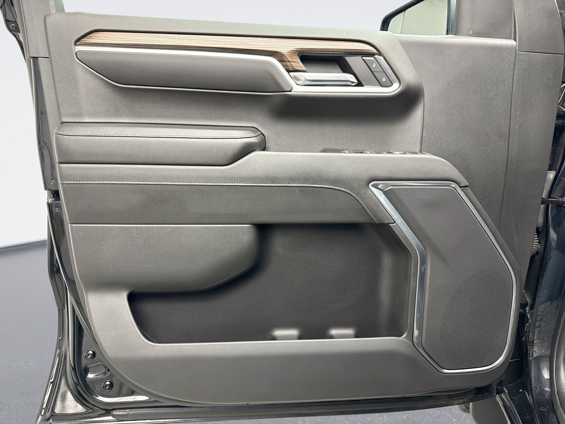 Used 2022 Chevrolet Silverado 1500 LT AWD/4WD image 9
