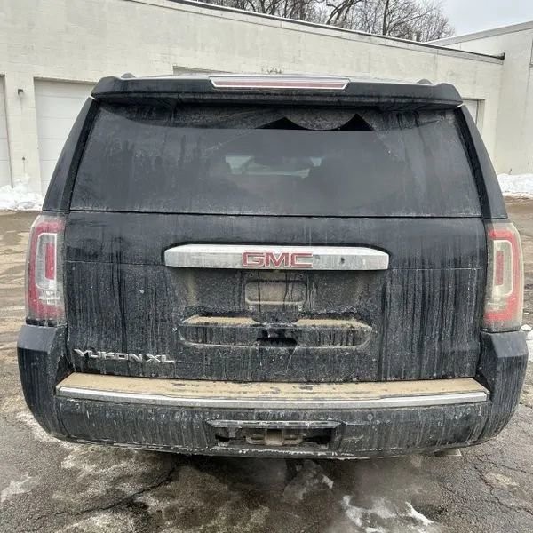 Used 2015 GMC Yukon XL Denali w/ Touring Package AWD/4WD image 4