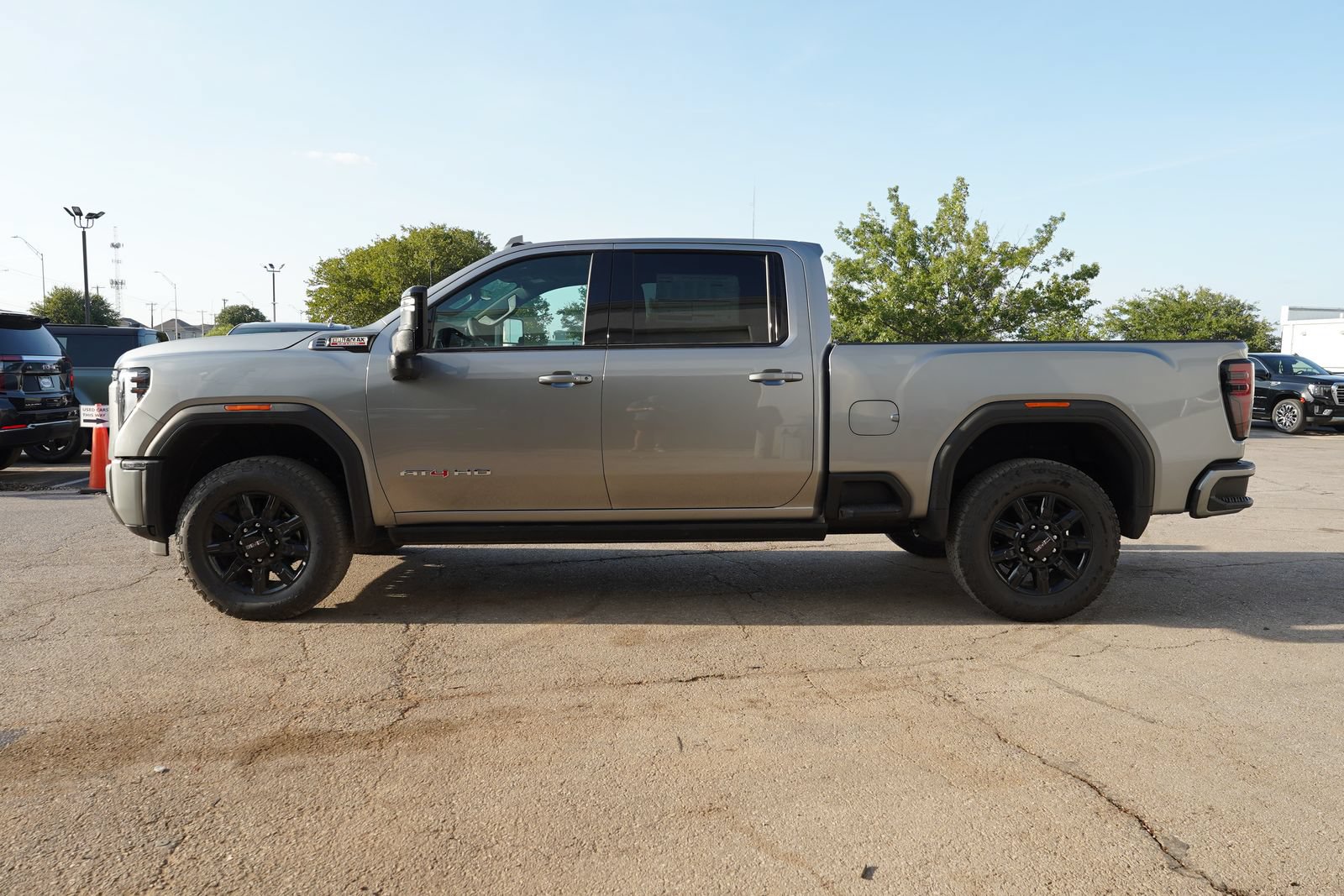 New 2026 GMC Sierra 2500 AT4 w/ AT4 Premium Plus Package AWD/4WD image 4