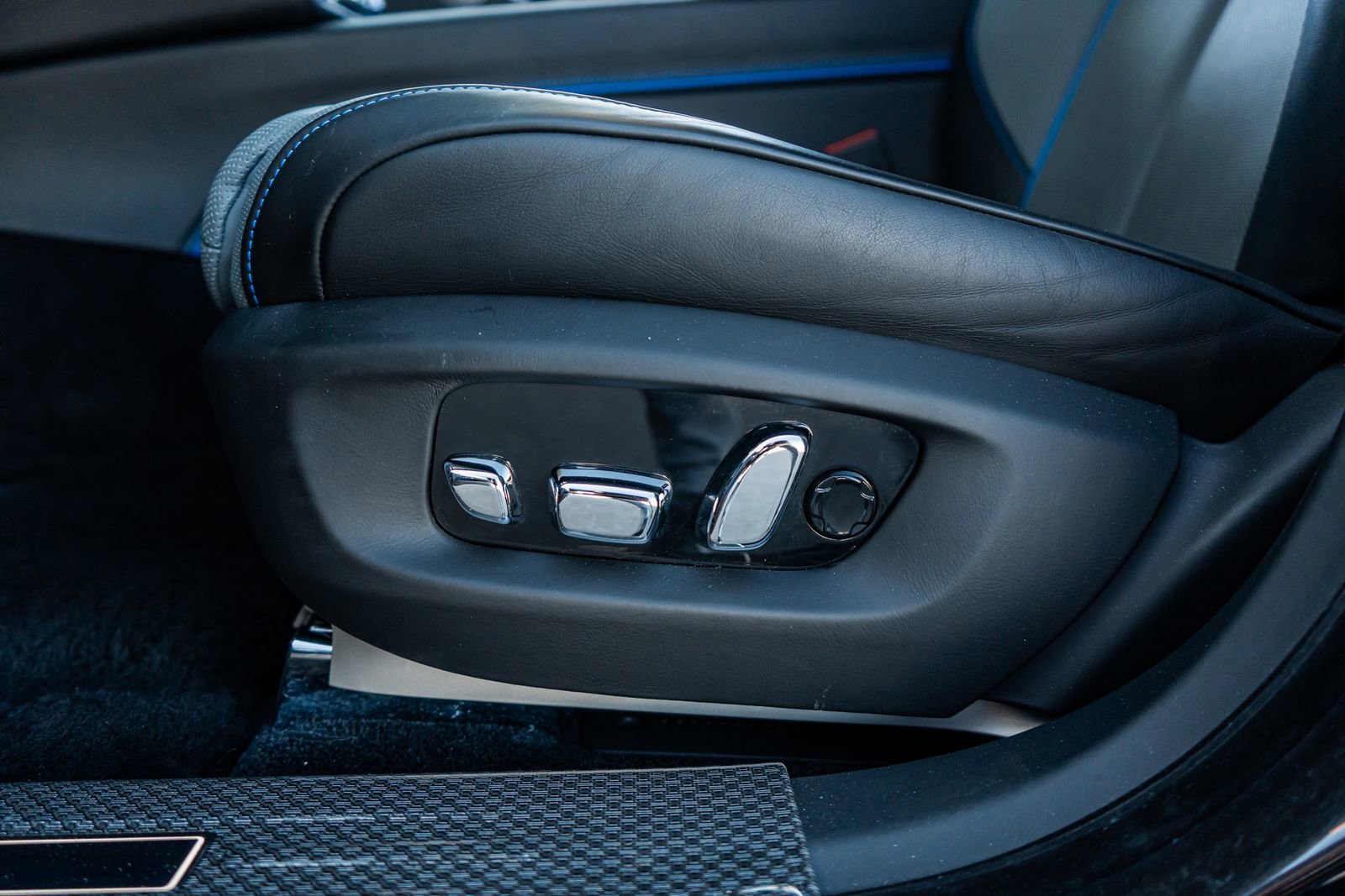 Used 2025 Rolls-Royce Ghost Black Badge image 28