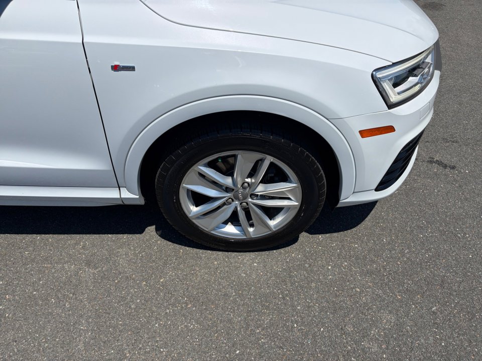 Used 2018 Audi Q3 2.0T Premium Plus w/ Premium Plus Package AWD/4WD image 25