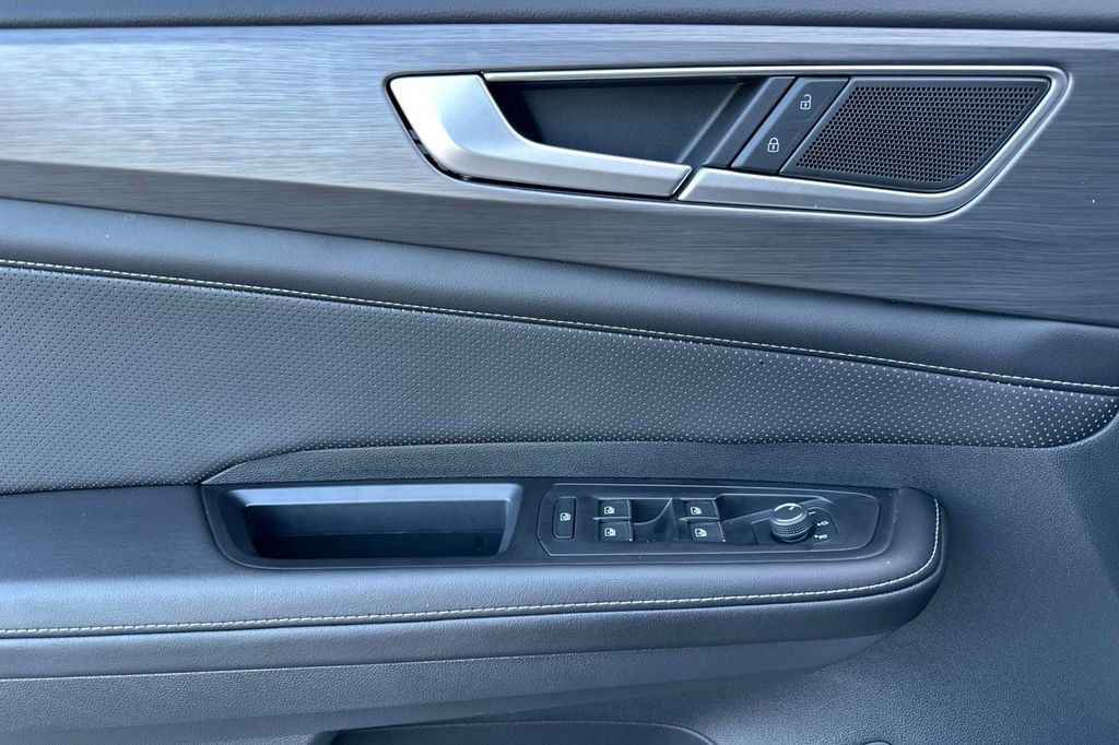 Used 2024 Volkswagen Atlas Cross Sport SE image 11