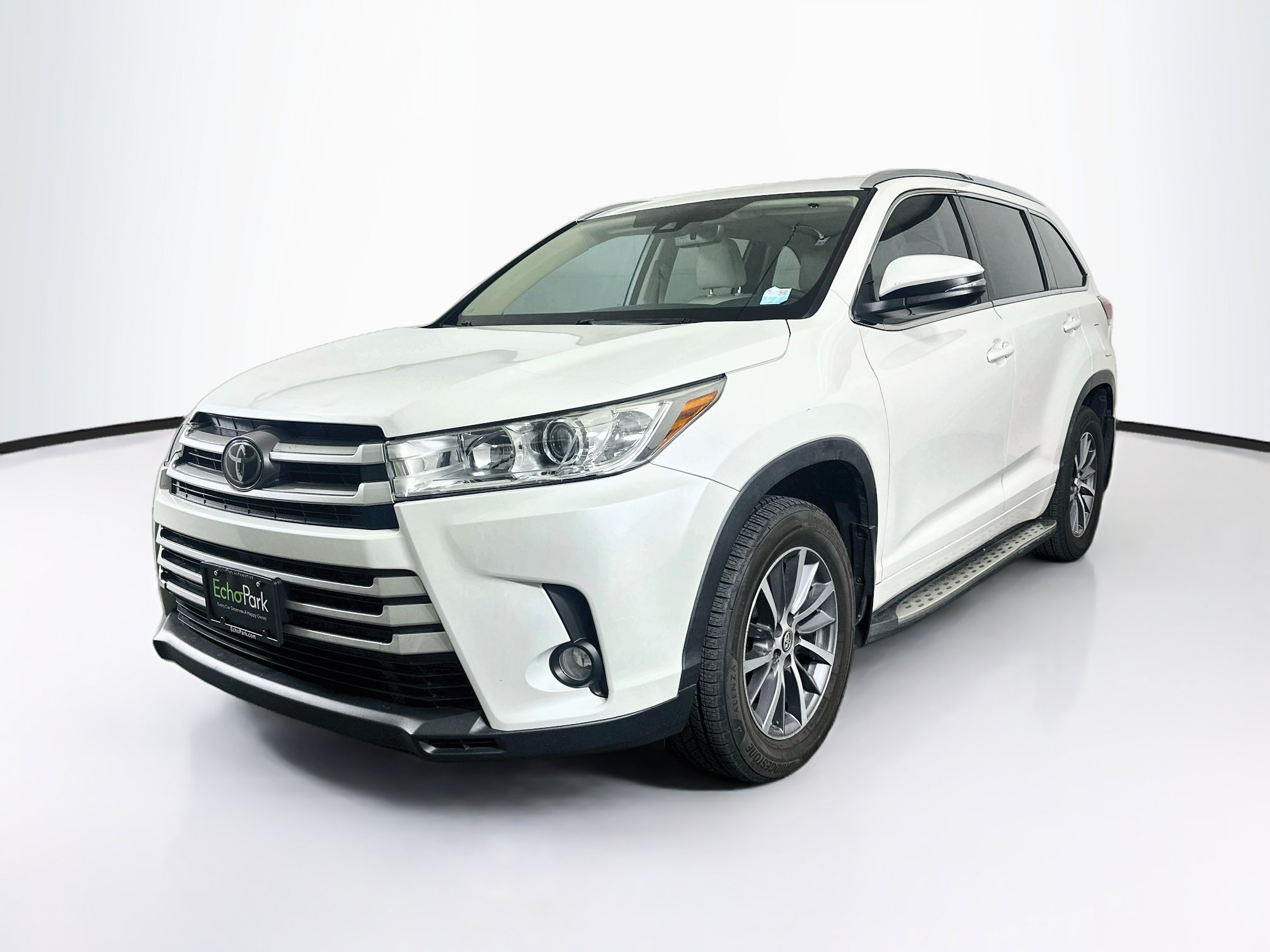 Used 2018 Toyota Highlander XLE FWD image 3
