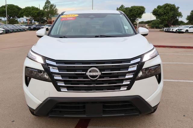 Certified 2025 Nissan Rogue SV FWD image 4