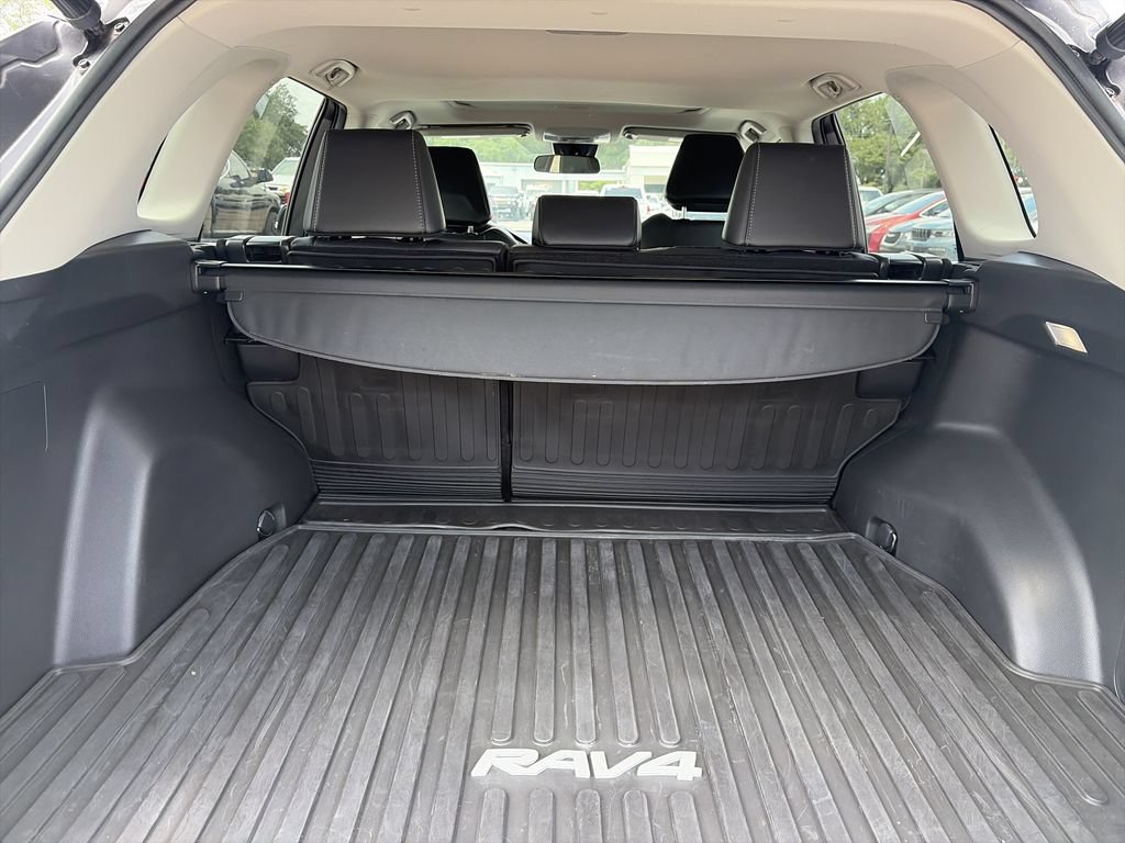 Used 2022 Toyota RAV4 XLE Premium FWD image 30