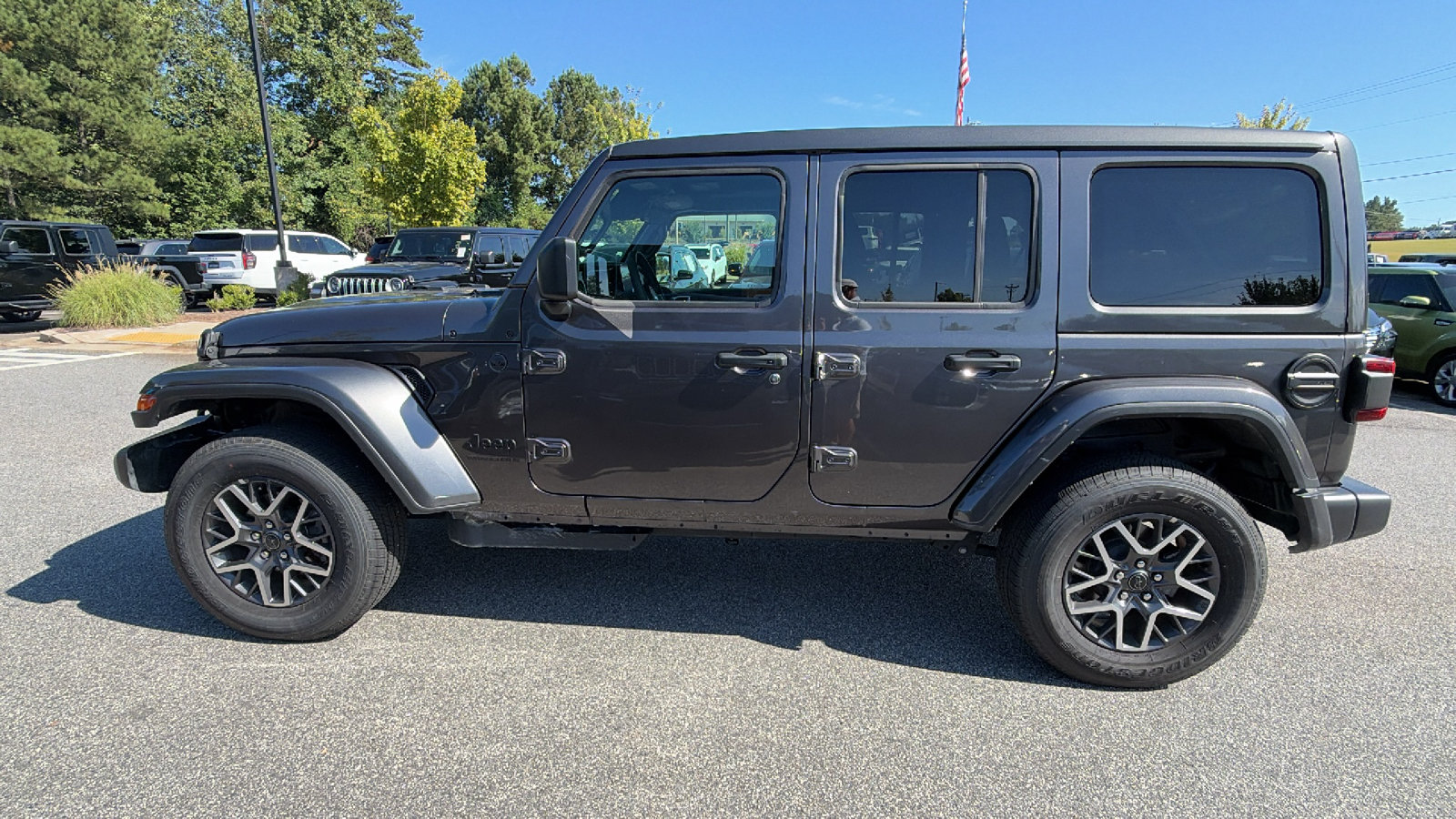 Used 2026 Jeep Wrangler Unlimited Sahara AWD/4WD image 11