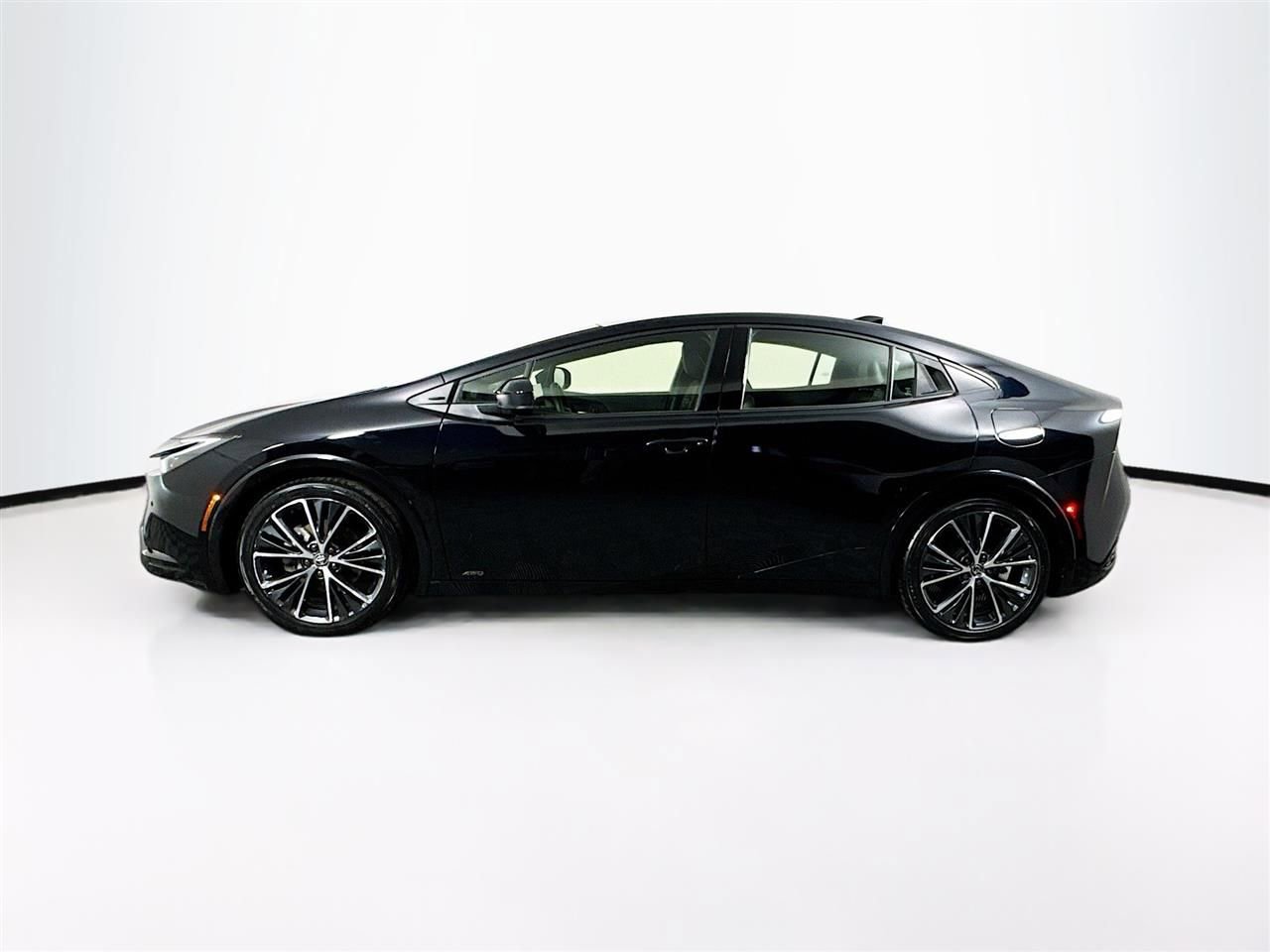 Used 2023 Toyota Prius XLE AWD/4WD image 4