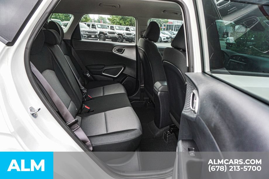 Used 2025 Kia Soul LX w/ LX Technology Package FWD image 22