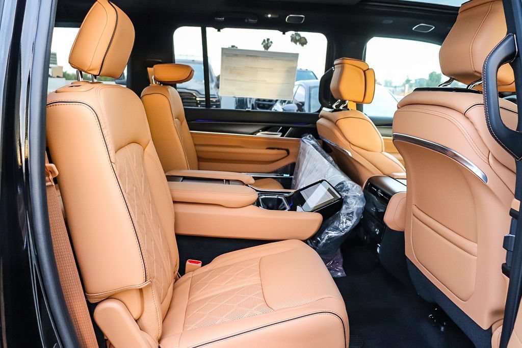 New 2026 Jeep Grand Wagoneer Summit AWD/4WD image 19