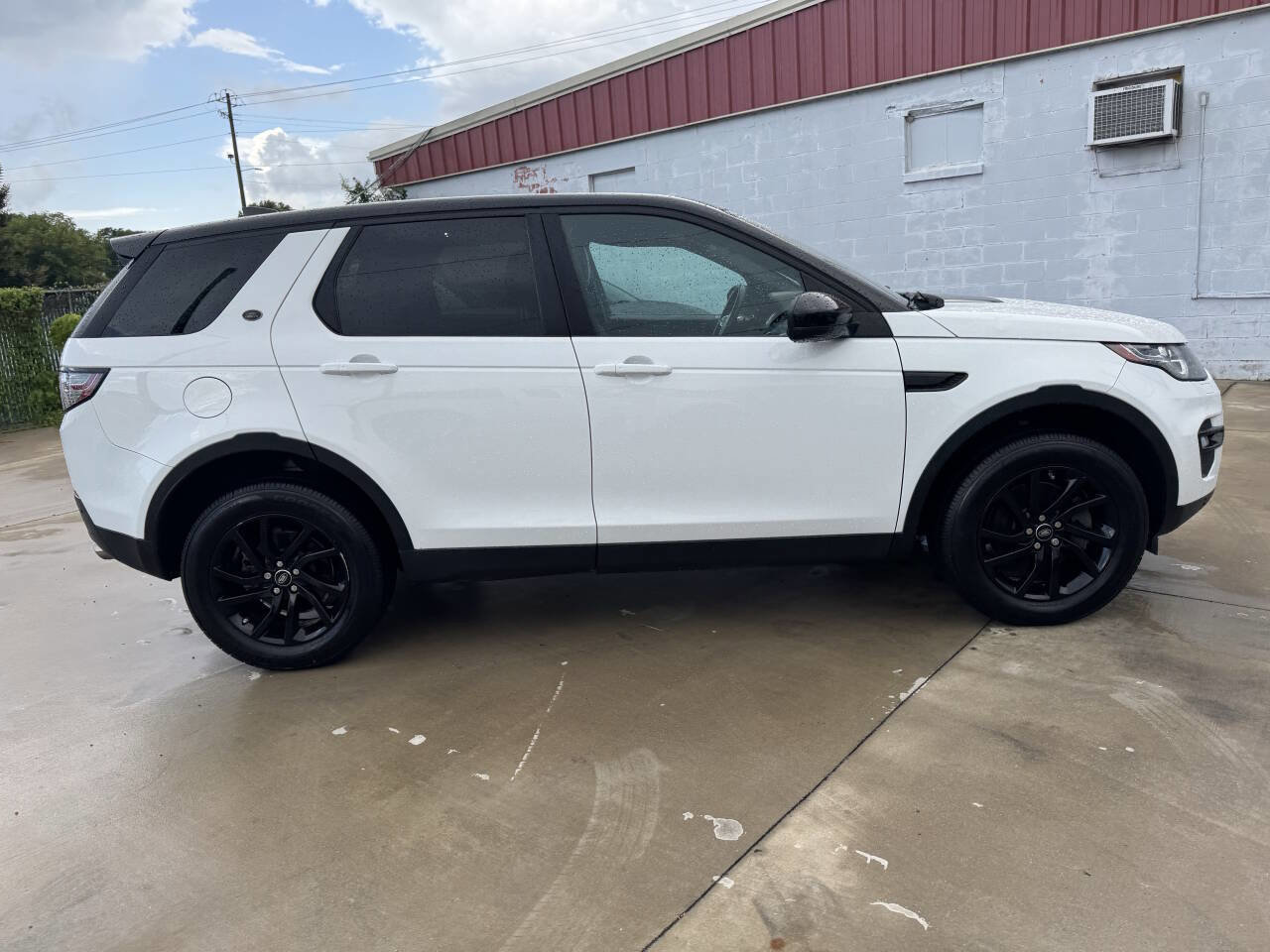 Used 2017 Land Rover Discovery Sport HSE image 14