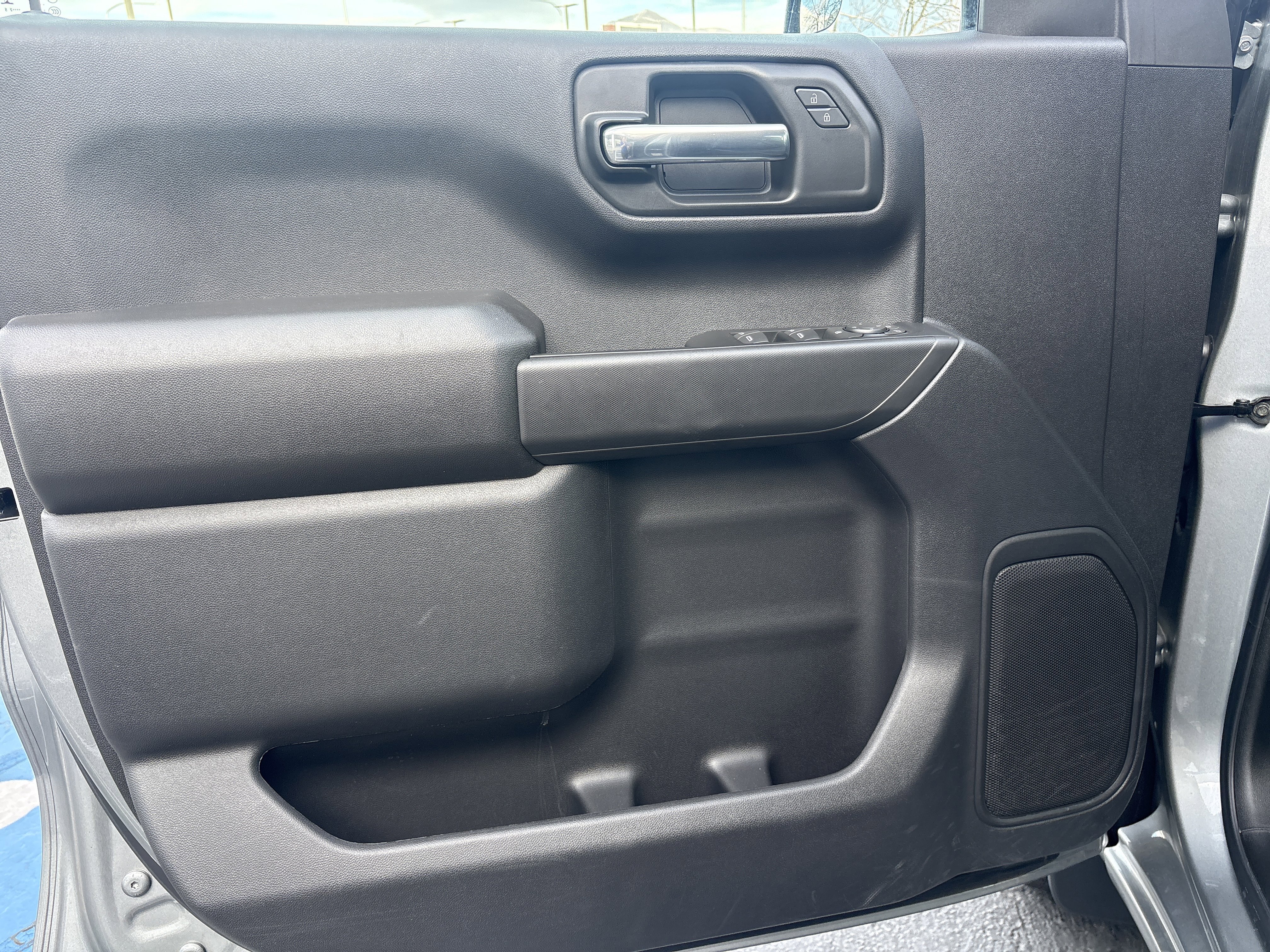 New 2025 Chevrolet Silverado 1500 Custom w/ LPO, Dark Essentials Package image 15