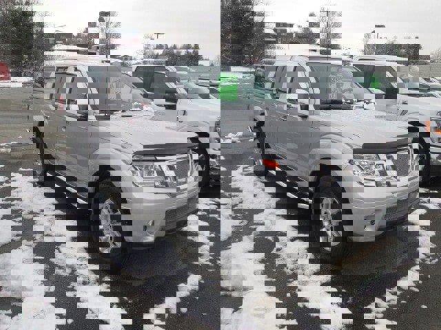 Used 2019 Nissan Frontier SV image 2